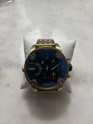 Diesel Little Daddy 51mm caixa de aço inoxidável tom dourado com aço inoxidável tom dourado - Imagem 1 de 4