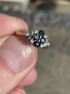 Impresionante anillo vintage con racimo de diamantes y zafiros de oro de 18 quilates tamaño pequeño - Imagen 1 de 16