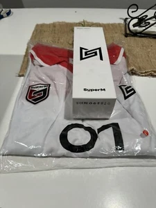 SuperM Official Fanlight / Light Stick In Box and shirt - Picture 1 of 8
