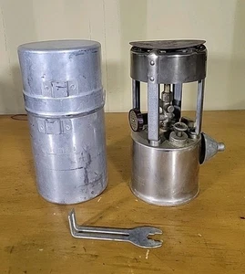 VTG 1946 WW2 Military Coleman 530-299 Single Burner Stove and Case - Picture 1 of 15