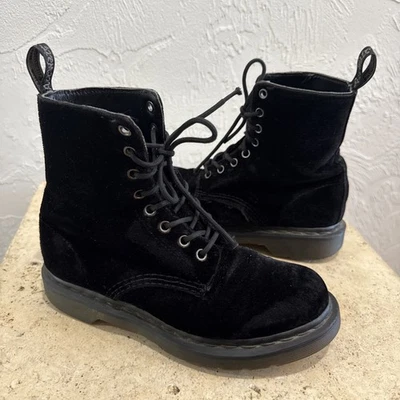 Botas de combate Doc Martens Page para mujer de terciopelo negro talla US 6 - EU 37 Foto 1 de 4