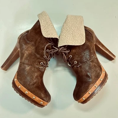 Michael Kors 女式 8.5 米靴子棕色高跟鞋 Sherling 系带橡胶握把  — 第 1/4 张图片