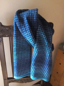 Sciarpa uomo donna in lana blu e sfumature blu/celeste, fantasia pied de poule - Foto 1 di 5
