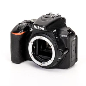 Nikon D5600 schwarz gebraucht Zustand Gut - Bild 1 von 5