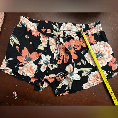 Roxy floral shorts with tie front flowing small navy Beachy costal luxury - Image 1 of 4