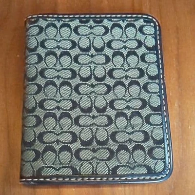 Coach Signature Commuter Card Holder Black Used - Image 1 of 4