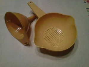 TUPPERWARE Gold Colander #1200-8 & Gold Funnel Set~Pre-Owned~GREAT DEAL! - Imagen 1 de 1