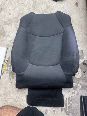Cojín superior del asiento del lado del conductor delantero izquierdo Toyota Rav4 2019-2023 OEM 71074-OR520 Foto 1 de 4