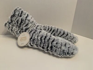 Target NWT Women's S/M Gray Faux Fur Slipper Booties with Grippers - Picture 1 of 6