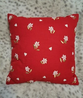 Almohada Decorativa Umbral Rojo con Flores y Corazones Blancos 2024 NUEVA Foto 1 de 3