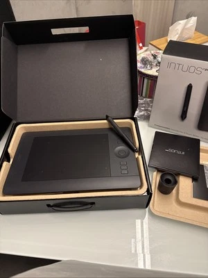 Wacom Intuos Pro Grafiktablett - Schwarz - Bild 1 von 3