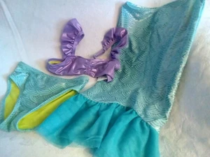 Costume da bagno Disney Store Ariel Sirenetta 3 pezzi Deluxe taglia 4 - Foto 1 di 5