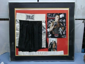 Anthony Pettis Showtime Shorts Sash Photo SIGNED AUTOGRAPHED Framed Display UFC  - Picture 1 of 6