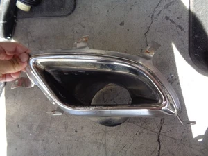 2013 - 2018 Hyundai Santa Fe OEM Passenger Right Exhaust Muffler Tip Used - Picture 1 of 3