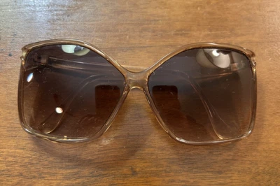 Vtg Sunglasses Women's 1970's Large Frames Ombre Two Tone Not Prescription - Image 1 of 4
