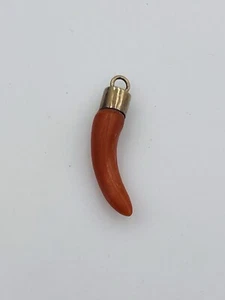 Vintage Yellow Gold Red Coral Pepper Shape Good Luck Charm Pendant - Picture 1 of 6
