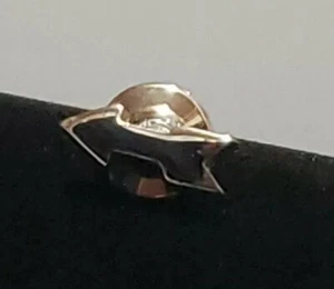 Vintage 1982 Avon Arrow Pin/Tie Tack  Silvertone - Picture 1 of 2