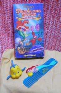 Lot: Disneys Little Mermaid Ariel Hair Comb, VHS Movie, SIng Along, Toys, Girls - Picture 1 of 4