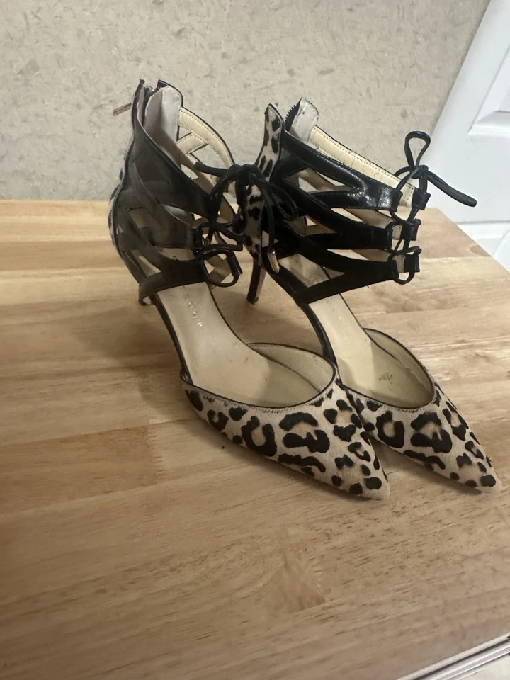 Tacones de aguja Ivanka Trump talla 8 estampado animal para mujer Foto 1 de 4