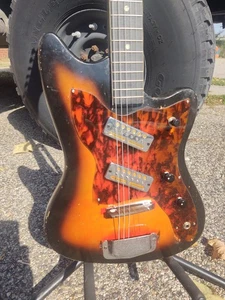 Guitarra Eléctrica Harmony H15 Bobkat Años 60 De Colección Con Láminas Doradas Tiesco Instalación - Imagen 1 de 9