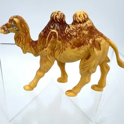 Figura de juguete vintage de camello de plástico con caja azul Singapur Foto 1 de 4