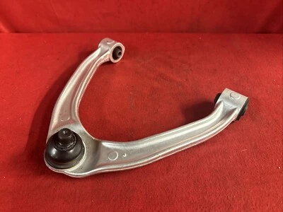 08-13 Infiniti G37 lado pasajero derecho delantero brazo de control superior conjunto despegue Foto 1 de 4