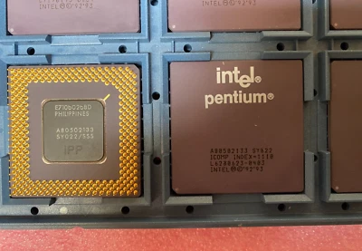 De colección y NUEVO Intel Pentium 133 Cerámica Oro Pin CPU A80502-133 SY022 SK106 Foto 1 de 2