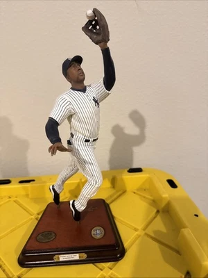 Estatuilla de béisbol Bernie Williams Danbury Mint de los Yankees de Nueva York Foto 1 de 4