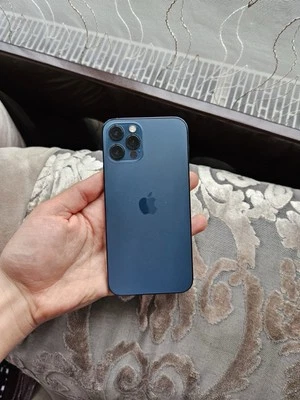 iPhone 12 Pro Blau - Bild 1 von 4