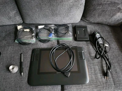 Wacom Cintiq Creative Pen Tablet Display Monitor 12WX Interactive DTZ-1200W/GO - Image 1 of 4