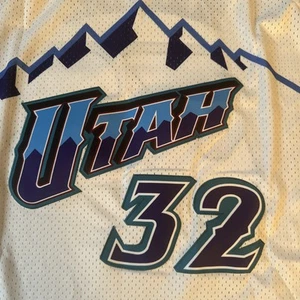 White NBA Utah Jazz Karl Malone Jersey Size XL - Picture 1 of 8