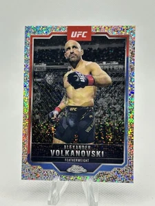 2025 Topps Chrome UFC Alexander Volkanovski Speckle Refractor 131/250 #18 - Bild 1 von 2