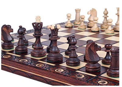 Hermoso juego de ajedrez de madera hecho a mano Foto 1 de 4