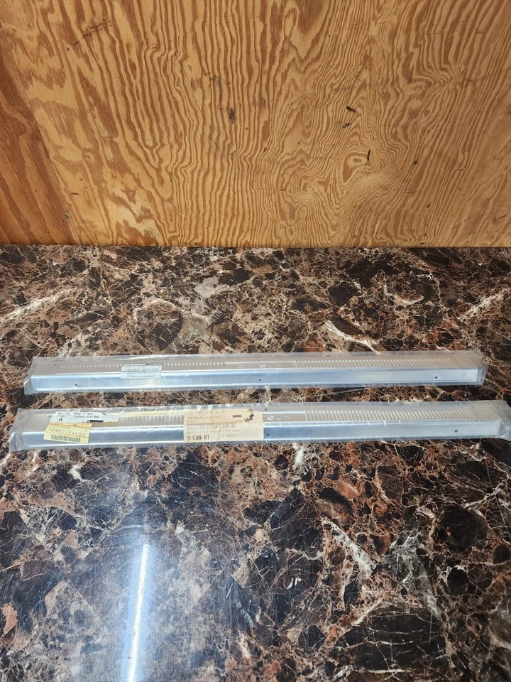 Par exterior genuino de 2 plazas DATSUN 240Z placa de patada (se adapta a Nissan S30) Foto 1 de 4