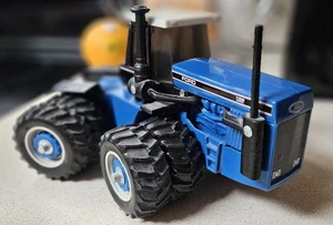 RARE Scale Models - Ford 1156 Versatile Tractor - 1:32 - 1990 "Parts Mart"  - Picture 1 of 12