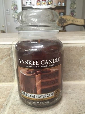 Yankee Candle 22 oz: CHOCOLATE LAYER CAKE - Photo 1/2