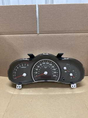 2010 10 Kia Sedona Instrument cluster KM/H 72,648km Speedometer Guage - Image 1 of 4