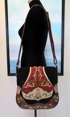 Bolso de hombro asiático OOVOO Le Thi Hong Tu bordado a mano de seda y cuero Foto 1 de 4