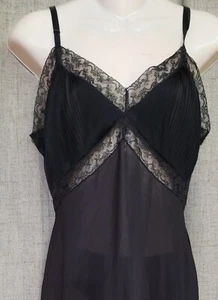 Vtg 60s VANITY FAIR Lacy Dress Slip Black sexy Lace Accordion Pleats Size 36 - Picture 1 of 11