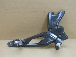 BMW G310R 2021 4.749 km rechts Fahrer Fußrasten Montage (15202) - Bild 1 von 11