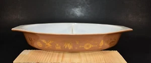 VINTAGE PYREX PRIMI AMERICANI PIATTO CASSERUOLA DIVISO SFONDO MARRONE CON ORO 24 - Foto 1 di 6
