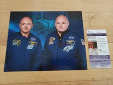 Dual hand signed 8x10 Nasa Astronauts Scott Kelly & U.S. Senator Mark Kelly -Jsa