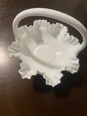 Vintage großer großer großer großer Korb Fenton weiß Milchglas Nägel mit gekräuseltem Rand - Bild 1 von 4