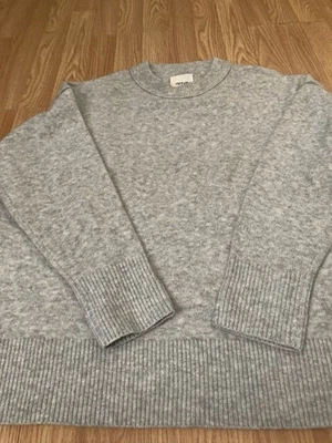 Aerie Unreal Gray Women’s Sweater Medium Oversized Lightweight Fall Winter - Image 1 of 4