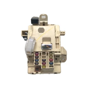 01-04 Toyota Tacoma 3.4 V6 M/T Relay Integration Fuse Box - Picture 1 of 8