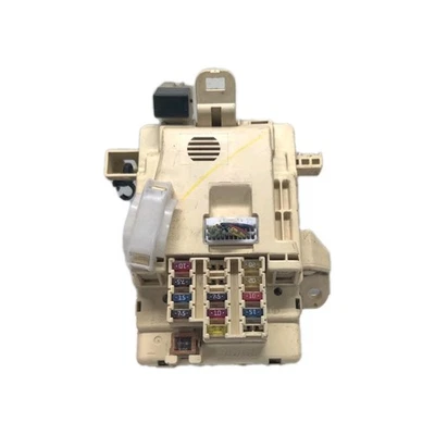 01-04 Toyota Tacoma 3.4 V6 M/T Relay Integration Fuse Box - Image 1 of 4