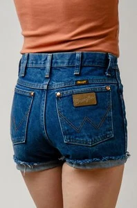 Vintage Wrangler Dark Denim High Waisted Western Cut Off Jeansshorts W 27 - Bild 1 von 7