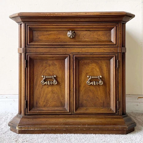 Vintage Traditional Nightstand/End Table by Drexel Heritage Cover