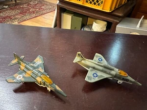 ✈️ Skyhawk No. 202 & J Phantom III No. 201 - Jet Spielzeugflugzeuge - Picture 1 of 6