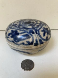 Vietnamese 15-16th Century Blue and White Covered Box with Bird Floral Patterns - Picture 1 of 20